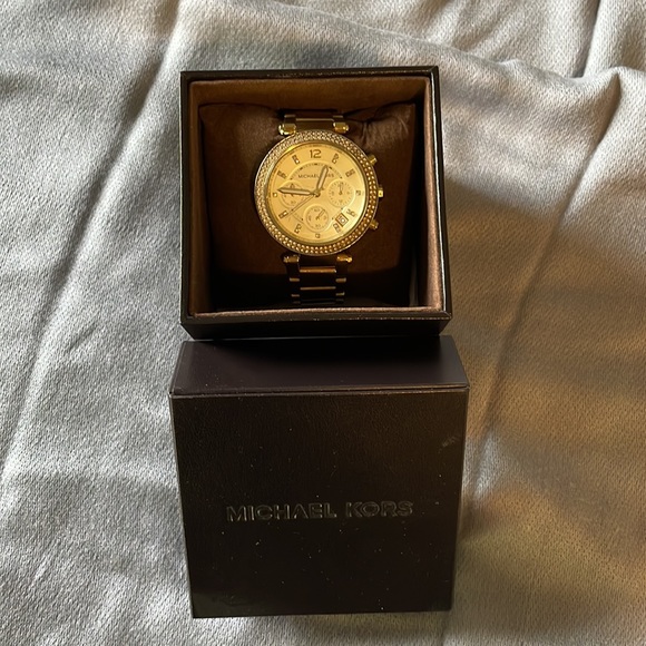 Michael Kors Gold Watch with diamond framed face - Picture 4 of 4